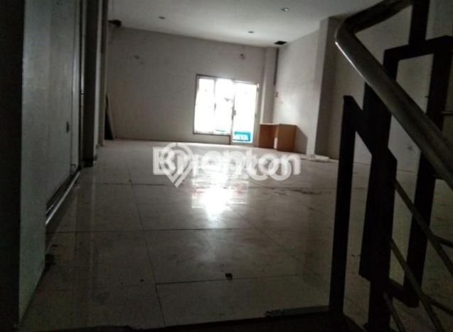 AREA TERBAIK! Ruko di Jombor, Luas 225m², Kawasan Bisnis AREA TERBAIK! Ruko di Jombor, Luas 225m², Kawasan Bisnis