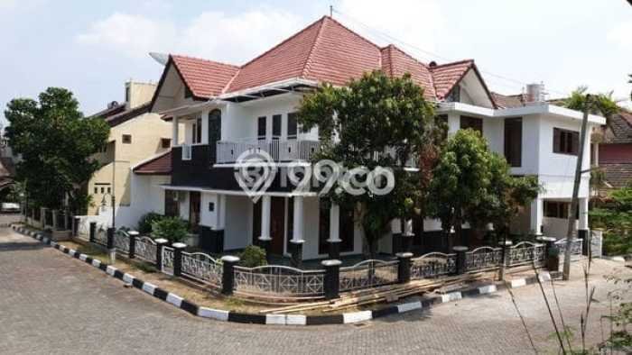 Lokasi terbaik! Rumah siap huni disewakan di Sleman LB 600m2 Lokasi terbaik! Rumah siap huni disewakan di Sleman LB 600m2
