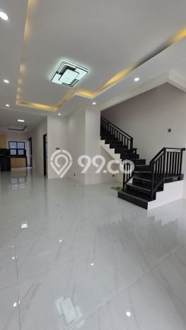 Rumah Luas Asri 3 KT Siap Huni di Meruya Jakarta Barat Rumah Luas Asri 3 KT Siap Huni di Meruya Jakarta Barat