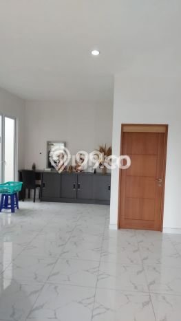 Dijual Rumah Premium dengan Fasilitas Sekitar Lengkap di Karang Tengah, Tangerang Dijual Rumah Premium dengan Fasilitas Sekitar Lengkap di Karang Tengah, Tangerang