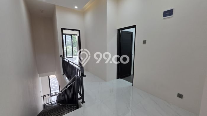 Rumah Luas Asri 3 KT Siap Huni di Meruya Jakarta Barat Rumah Luas Asri 3 KT Siap Huni di Meruya Jakarta Barat