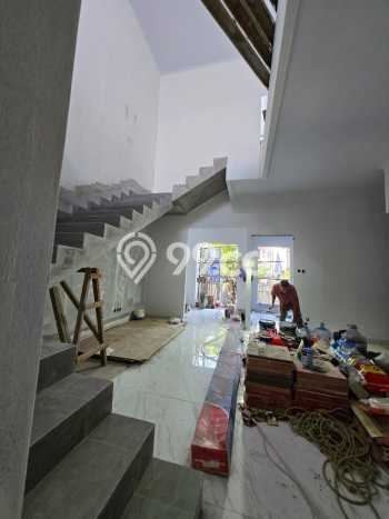 Rumah Luxury Modern Tanpa Renovasi di Meruya Jakarta Barat Rumah Luxury Modern Tanpa Renovasi di Meruya Jakarta Barat
