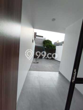 Rumah Elit LB 180m2 Siap Pakai Desain Elegan di Meruya, Jakarta Barat Rumah Elit LB 180m2 Siap Pakai Desain Elegan di Meruya, Jakarta Barat