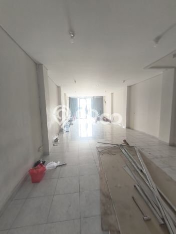 Unit Komersial Disewakan di Jakarta Barat Area Strategis Harga Kompetitif Unit Komersial Disewakan di Jakarta Barat Area Strategis Harga Kompetitif