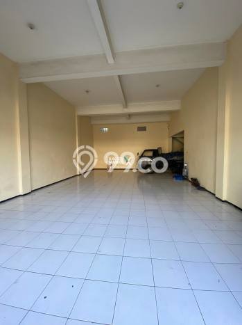 Unit Ruko disewakan di Lowokwaru Malang dengan LT 200m2 / LB 400m2 Unit Ruko disewakan di Lowokwaru Malang dengan LT 200m2 / LB 400m2