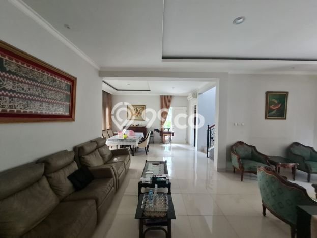Rumah Mewah LB 250m2 Siap Pakai Desain Elegan di Legenda Wisata, Jakarta Timur Rumah Mewah LB 250m2 Siap Pakai Desain Elegan di Legenda Wisata, Jakarta Timur