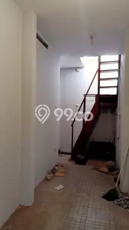 Rumah Asri dengan 4 Kamar Tidur di Kawasan Batununggal, Bandung Rumah Asri dengan 4 Kamar Tidur di Kawasan Batununggal, Bandung