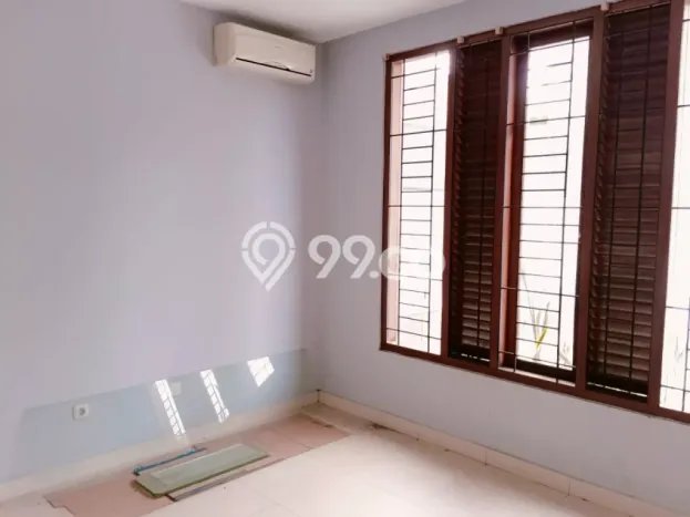 Rumah Asri dengan 4 Kamar Tidur di Kawasan Batununggal, Bandung Rumah Asri dengan 4 Kamar Tidur di Kawasan Batununggal, Bandung