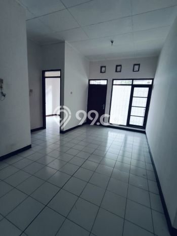 HARGA SPESIAL! Rumah di Taman Kopo Indah, Akses ke Pusat Kota, 3 KT, LT 135m² Bangunan 130m² HARGA SPESIAL! Rumah di Taman Kopo Indah, Akses ke Pusat Kota, 3 KT, LT 135m² Bangunan 130m²