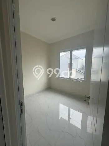 PREMIUM CHOICE! Rumah di Grand Wisata, 4 KT, Area Asri, Luas 240m² LB 168m² PREMIUM CHOICE! Rumah di Grand Wisata, 4 KT, Area Asri, Luas 240m² LB 168m²
