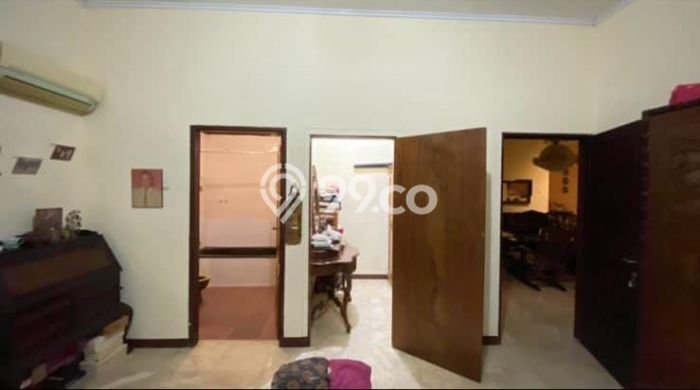 Siap Huni Hunian Elit 6 Kamar di Ciracas Dekat ke Mana Pun Siap Huni Hunian Elit 6 Kamar di Ciracas Dekat ke Mana Pun