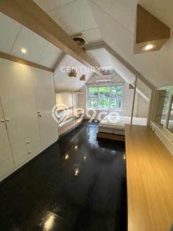 Sewa Rumah Strategis LT 412m2 / LB 450m2 di Pondok Indah, Jakarta Selatan Sewa Rumah Strategis LT 412m2 / LB 450m2 di Pondok Indah, Jakarta Selatan