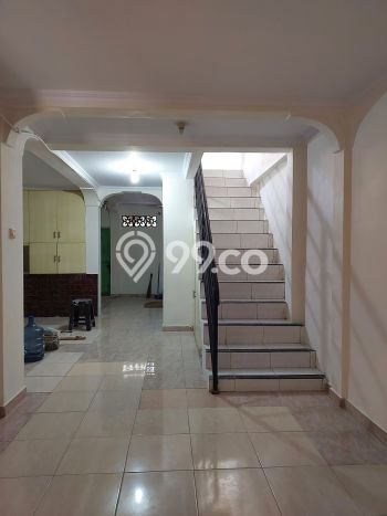DIJUAL CEPAT! Rumah Asri di Beji, Depok, Luas 111m² Bangunan 160m² BISA KPR! DIJUAL CEPAT! Rumah Asri di Beji, Depok, Luas 111m² Bangunan 160m² BISA KPR!