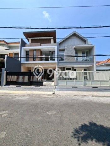 Ready to Use! Premium House LT 140m2 Desain Elegan di Manyar Ready to Use! Premium House LT 140m2 Desain Elegan di Manyar
