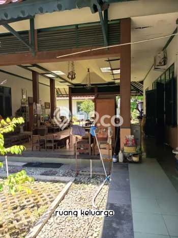 Rumah Luxury Modern Tanpa Renovasi di Manyar Surabaya Rumah Luxury Modern Tanpa Renovasi di Manyar Surabaya