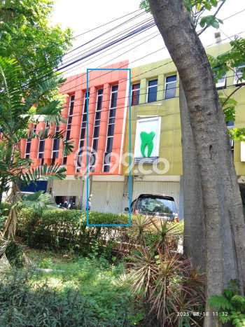 Disewakan Ruko di Pusat Kota Surabaya Ramai Strategis Disewakan Ruko di Pusat Kota Surabaya Ramai Strategis