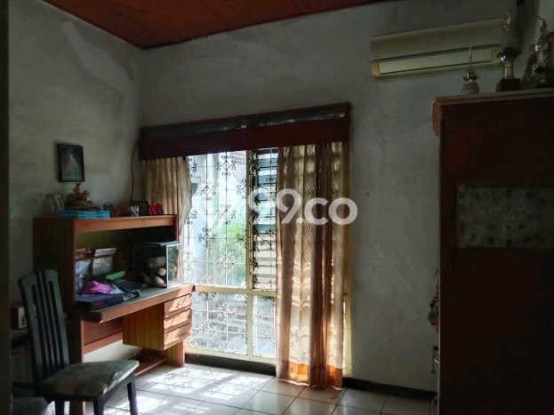 Jual Rumah Favorit Siap Huni LB 140m2 di Dukuh Pakis, Surabaya Jual Rumah Favorit Siap Huni LB 140m2 di Dukuh Pakis, Surabaya