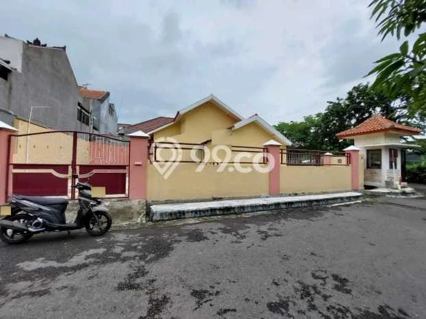 Disewakan! Rumah 3 Kamar Tidur &
2 Kamar Mandi di Medokan Ayu, Surabaya Disewakan! Rumah 3 Kamar Tidur &
2 Kamar Mandi di Medokan Ayu, Surabaya