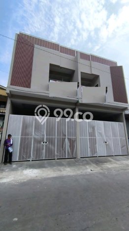 Rumah Luas Asri 3 KT Siap Huni di Gununganyar Surabaya Rumah Luas Asri 3 KT Siap Huni di Gununganyar Surabaya