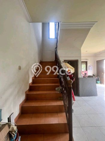 Rumah Luas Asri 3 KT Siap Pakai di Jemursari Surabaya Rumah Luas Asri 3 KT Siap Pakai di Jemursari Surabaya