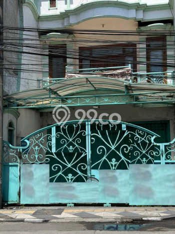 Rumah Eksklusif Siap Huni LT 210m2 di Waru, Sidoarjo Rumah Eksklusif Siap Huni LT 210m2 di Waru, Sidoarjo