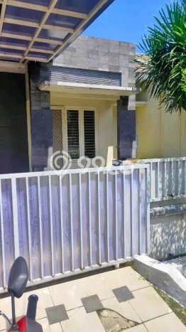 For Sale Rumah 2 Kamar Lokasi Strategis Nyaman dan Strategis di Waru For Sale Rumah 2 Kamar Lokasi Strategis Nyaman dan Strategis di Waru