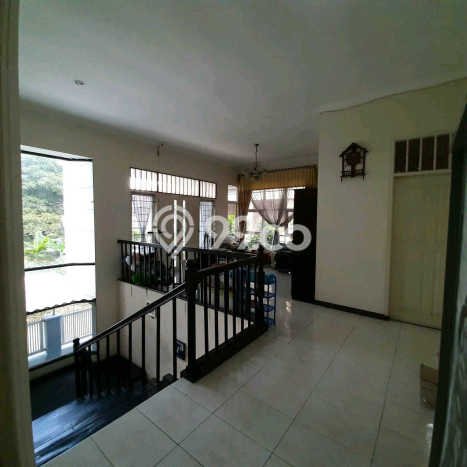 Hunian Mewah LB 200m2 Siap Pakai Desain Elegan di Darmo permai, Surabaya Hunian Mewah LB 200m2 Siap Pakai Desain Elegan di Darmo permai, Surabaya