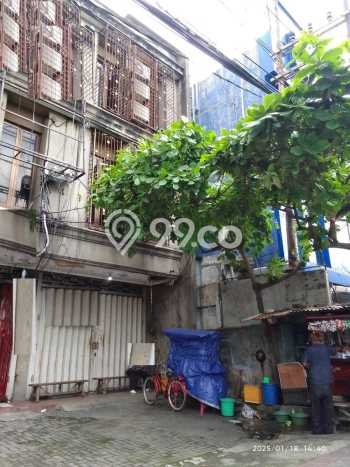 Ruko Disewa di Surabaya dengan LB 240m2 Area Komersial Ramai Ruko Disewa di Surabaya dengan LB 240m2 Area Komersial Ramai