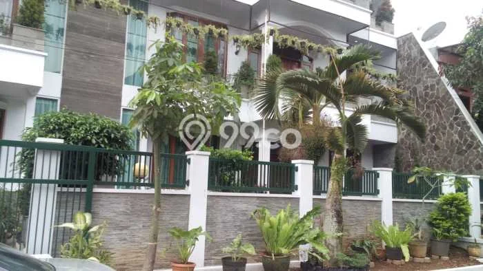 Ready to Use! Luxury House LT 270m2 Desain Modern di Cimahpar Ready to Use! Luxury House LT 270m2 Desain Modern di Cimahpar
