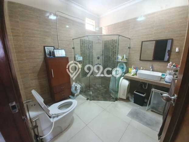 For Sale Rumah 5 Kamar Lokasi Strategis Bagus dan Strategis di Ciputat For Sale Rumah 5 Kamar Lokasi Strategis Bagus dan Strategis di Ciputat