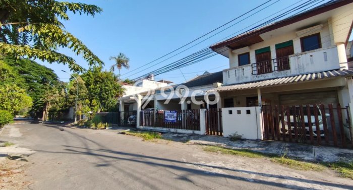 Dijual Rumah Luas Megah Dengan View Eksklusif di Jemursari, Surabaya Dijual Rumah Luas Megah Dengan View Eksklusif di Jemursari, Surabaya