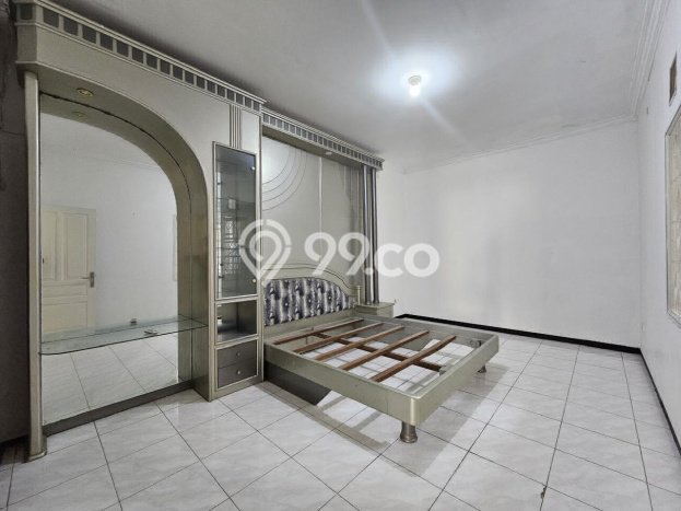 Rumah Elit LB 300m2 Siap Huni Desain Elegan di Graha, Surabaya Rumah Elit LB 300m2 Siap Huni Desain Elegan di Graha, Surabaya