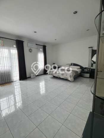Dijual Rumah Luas Elegan Dengan View Cantik di Graha, Surabaya Dijual Rumah Luas Elegan Dengan View Cantik di Graha, Surabaya