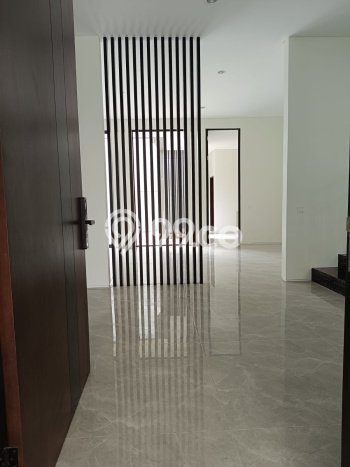 Jual Segera Rumah 4 KT 3 KM di Citraland, Surabaya Jual Segera Rumah 4 KT 3 KM di Citraland, Surabaya