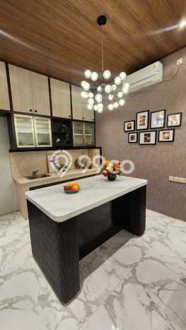 Rumah Elit Modern Tanpa Renovasi di Pakuwon Indah Surabaya Rumah Elit Modern Tanpa Renovasi di Pakuwon Indah Surabaya