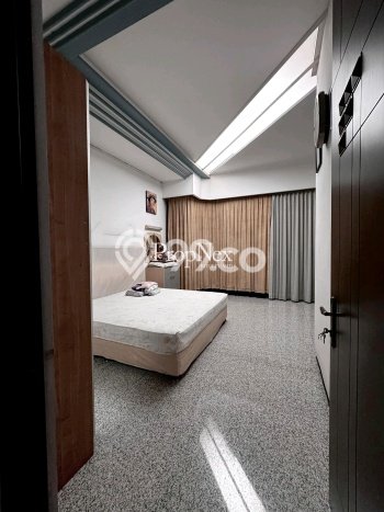 Rumah Mewah LB 800m2 Siap Huni Desain Elegan di Dharma Husada, Surabaya Rumah Mewah LB 800m2 Siap Huni Desain Elegan di Dharma Husada, Surabaya