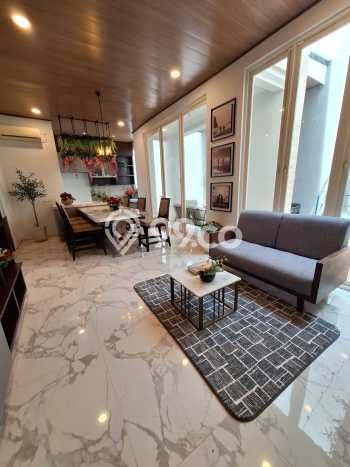 Hunian Elit LB 250m2 Siap Huni Desain Elegan di Pakuwon Indah, Surabaya Hunian Elit LB 250m2 Siap Huni Desain Elegan di Pakuwon Indah, Surabaya