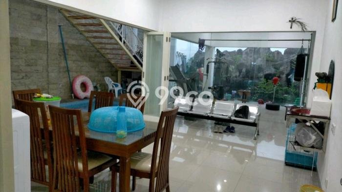 Jual Rumah Luas Megah Dengan View Eksklusif di Petemon, Surabaya Jual Rumah Luas Megah Dengan View Eksklusif di Petemon, Surabaya