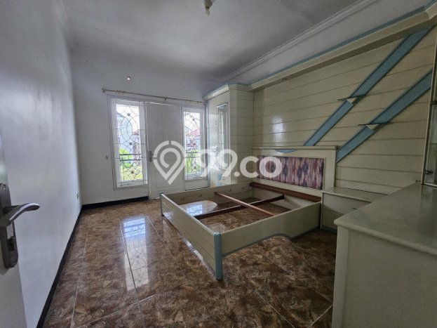Rumah Elit LB 300m2 Siap Huni Desain Elegan di Graha, Surabaya Rumah Elit LB 300m2 Siap Huni Desain Elegan di Graha, Surabaya