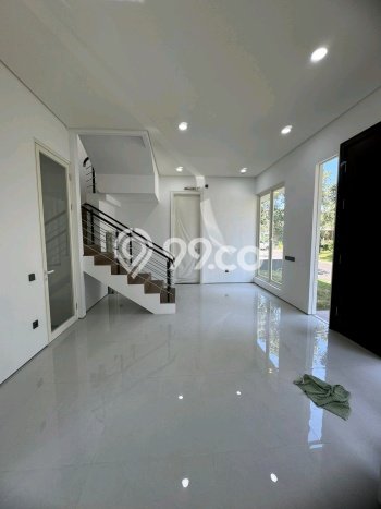 Hunian Mewah LB 215m2 Siap Pakai Desain Elegan di Graha, Surabaya Hunian Mewah LB 215m2 Siap Pakai Desain Elegan di Graha, Surabaya