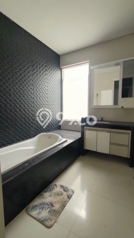 Rumah di Citraland, 4 KT, View Indah, LT 308m2m² Bangunan 400m2m² Rumah di Citraland, 4 KT, View Indah, LT 308m2m² Bangunan 400m2m²