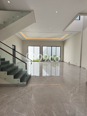 Jual Rumah Mewah Megah Dengan View Eksklusif di Pakuwon Indah, Surabaya Jual Rumah Mewah Megah Dengan View Eksklusif di Pakuwon Indah, Surabaya