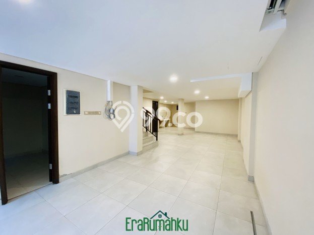 Rumah Mewah LB 297m2 Siap Pakai Desain Elegan di Pondok Indah, Jakarta Selatan Rumah Mewah LB 297m2 Siap Pakai Desain Elegan di Pondok Indah, Jakarta Selatan