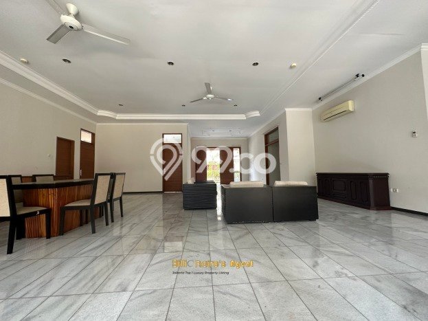 Ready to Use! Luxury House LT 883m2 Desain Elegan di Cipete Ready to Use! Luxury House LT 883m2 Desain Elegan di Cipete