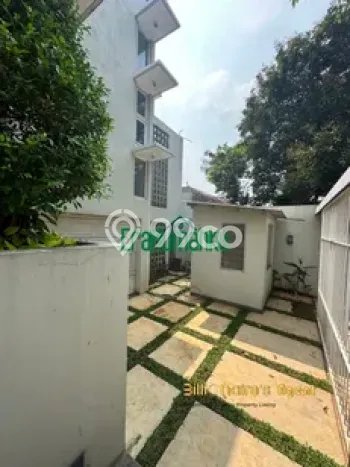 Hunian Ideal dengan LT 270m2 & LB 400m2 Disewakan di patra kuningan Hunian Ideal dengan LT 270m2 & LB 400m2 Disewakan di patra kuningan