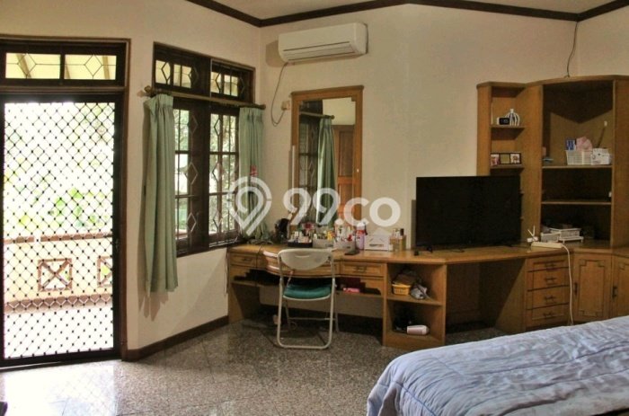 Rumah Eksklusif Siap Huni LT 669m2 di Ciputat, Tangerang Selatan Rumah Eksklusif Siap Huni LT 669m2 di Ciputat, Tangerang Selatan