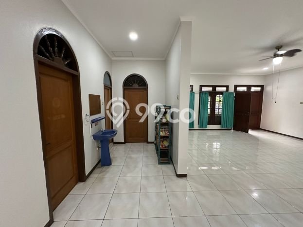 Jual Rumah Mewah Elegan Dengan View Eksklusif di Meruya, Jakarta Barat Jual Rumah Mewah Elegan Dengan View Eksklusif di Meruya, Jakarta Barat