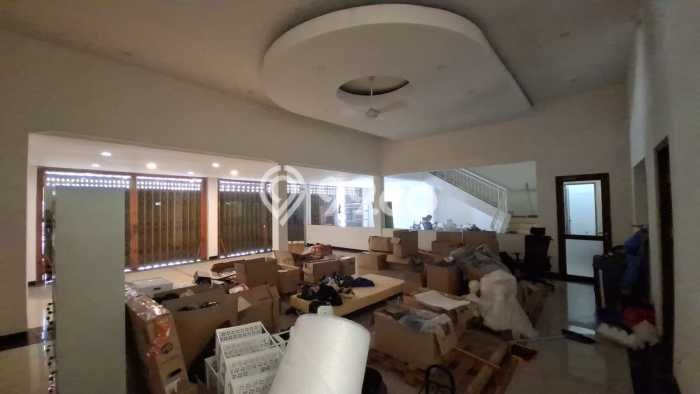 FOR RENT! Ruko di Gatot Subroto Cocok untuk Bisnis 335m2 FOR RENT! Ruko di Gatot Subroto Cocok untuk Bisnis 335m2