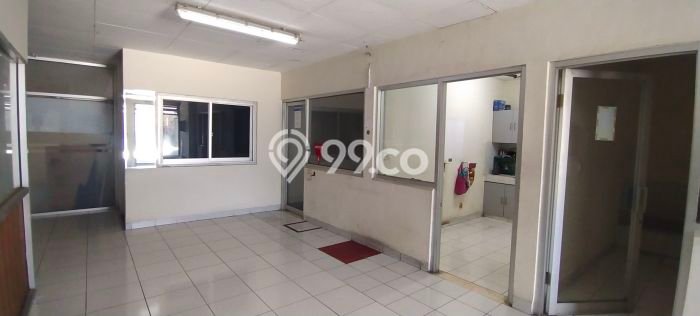Gudang Disewakan di Gatot Subroto, Luas 1296m², Jalan Strategis, Akses Mudah Gudang Disewakan di Gatot Subroto, Luas 1296m², Jalan Strategis, Akses Mudah