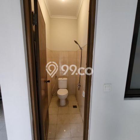 Disewakan! Rumah 3 Kamar Tidur &
3 Kamar Mandi di BSD, Tangerang Disewakan! Rumah 3 Kamar Tidur &
3 Kamar Mandi di BSD, Tangerang
